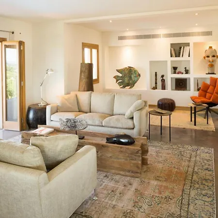 ヴィラ Felicia In Pittulongu 5 Bedrooms With Pool And Wifi オルビア